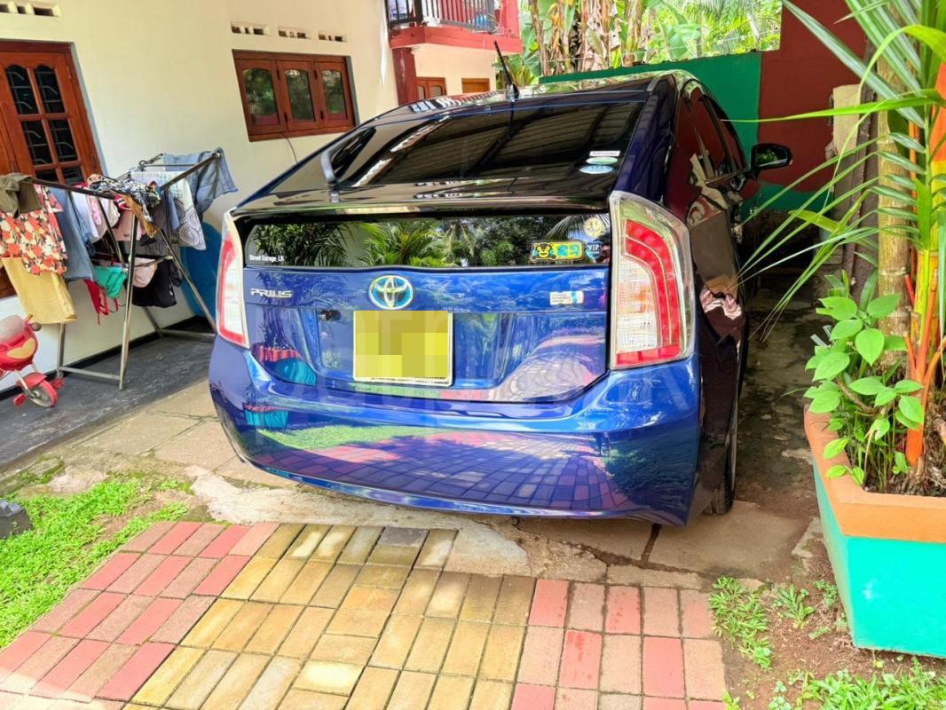 Toyota Prius 2010 - பயன்படுத்தப்பட்டது கார் sale in Sri Lanka - patpat.lk