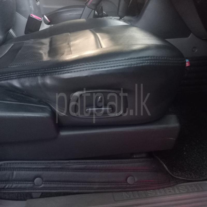 Mitsubishi Montero 2002 - பயன்படுத்தப்பட்டது SUV sale in Sri Lanka - patpat.lk