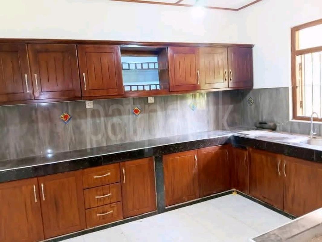 House for Sale in Menikhinna