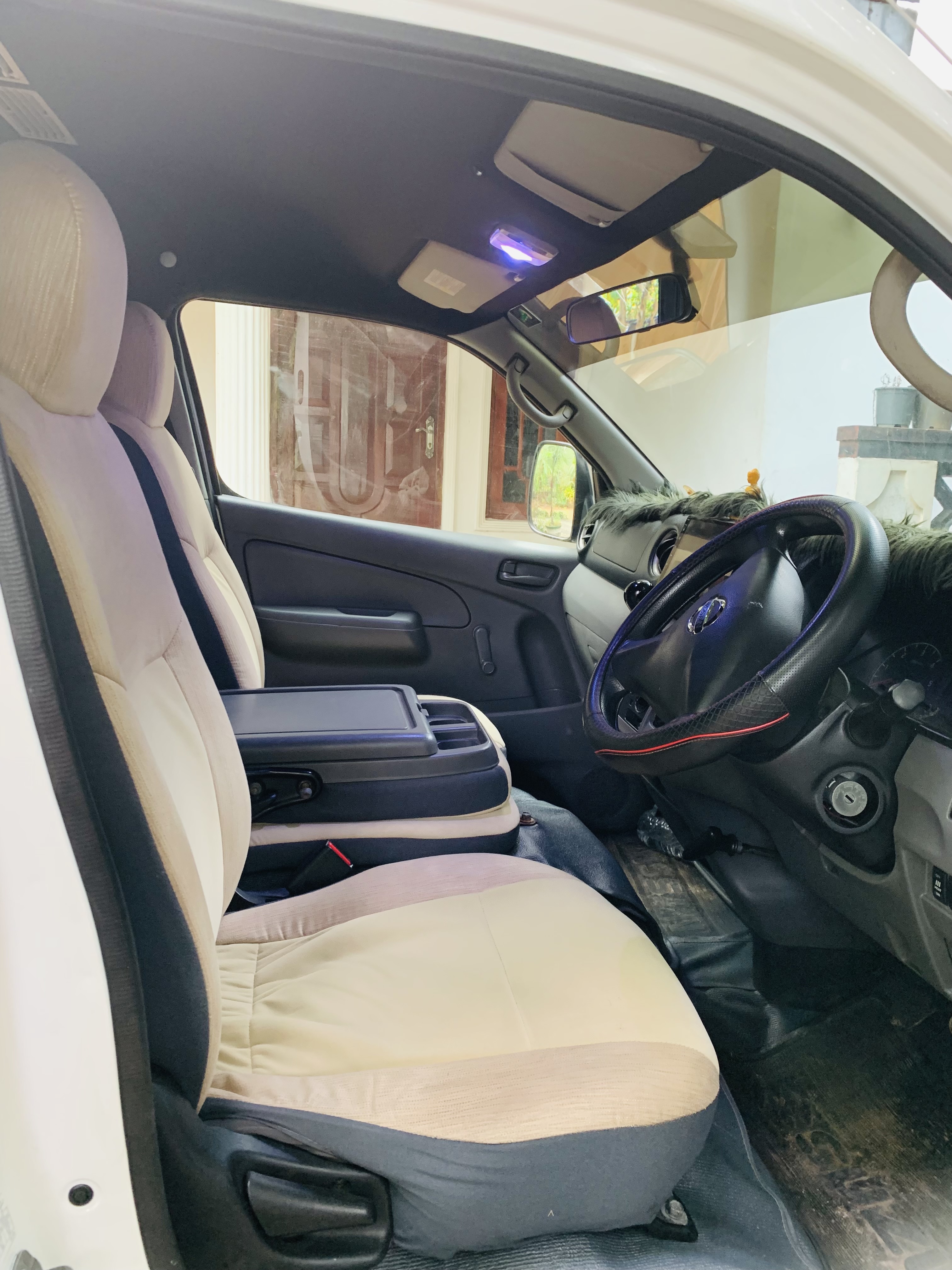 Nissan NV350 2016 - Used Van sale in Sri Lanka - patpat.lk