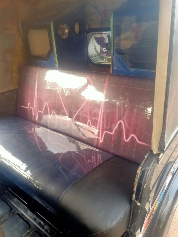 Bajaj 4 stroke 2011 - பயன்படுத்தப்பட்டது முச்சக்கர வண்டி sale in Sri Lanka - patpat.lk