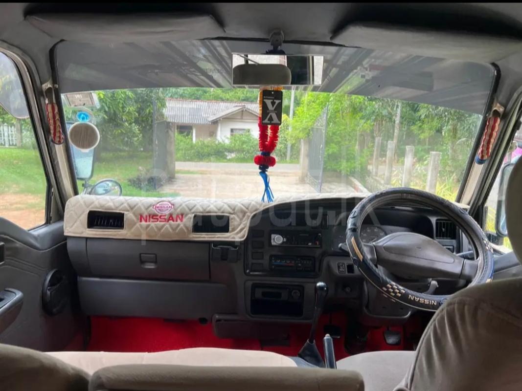 Nissan Caravan 1999 - பயன்படுத்தப்பட்டது வேன் sale in Sri Lanka - patpat.lk
