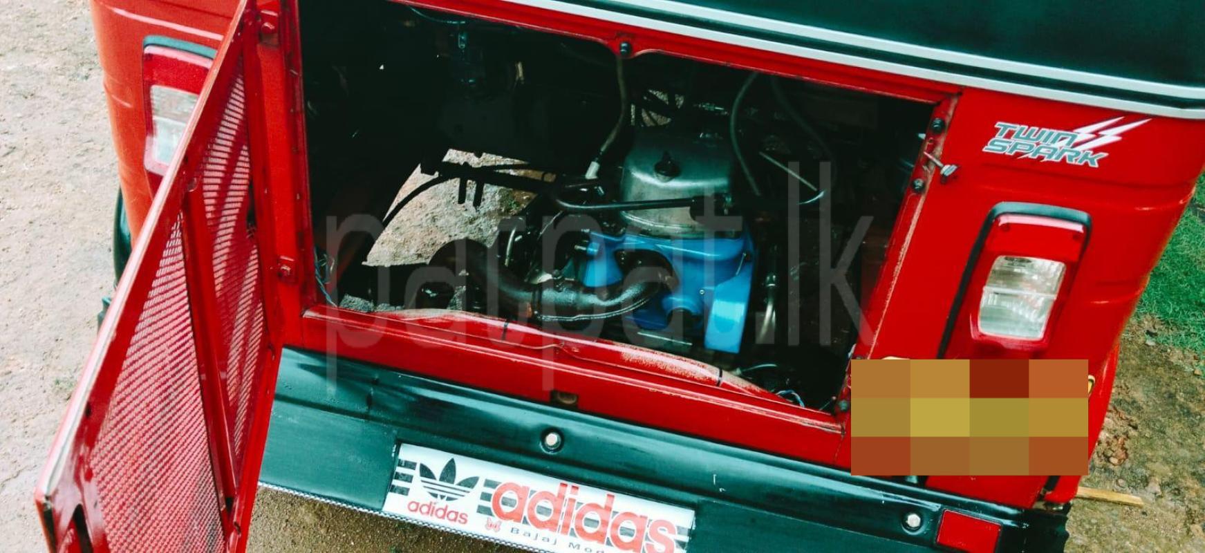Bajaj Three Wheel 2020 - பயன்படுத்தப்பட்டது முச்சக்கர வண்டி sale in Sri Lanka - patpat.lk