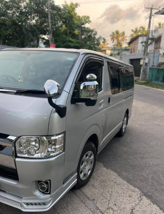 Toyota Hiace 2011 - பயன்படுத்தப்பட்டது வேன் sale in Sri Lanka - patpat.lk