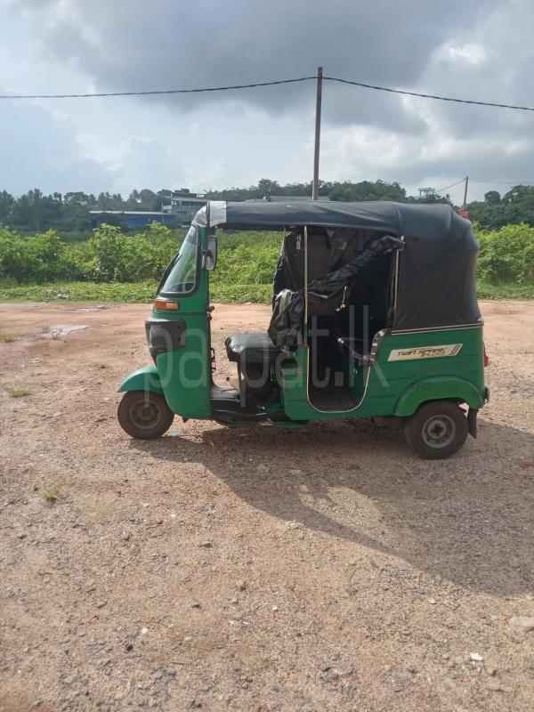 Bajaj 4 stroke 2015 - Used Three wheeler sale in Sri Lanka - patpat.lk