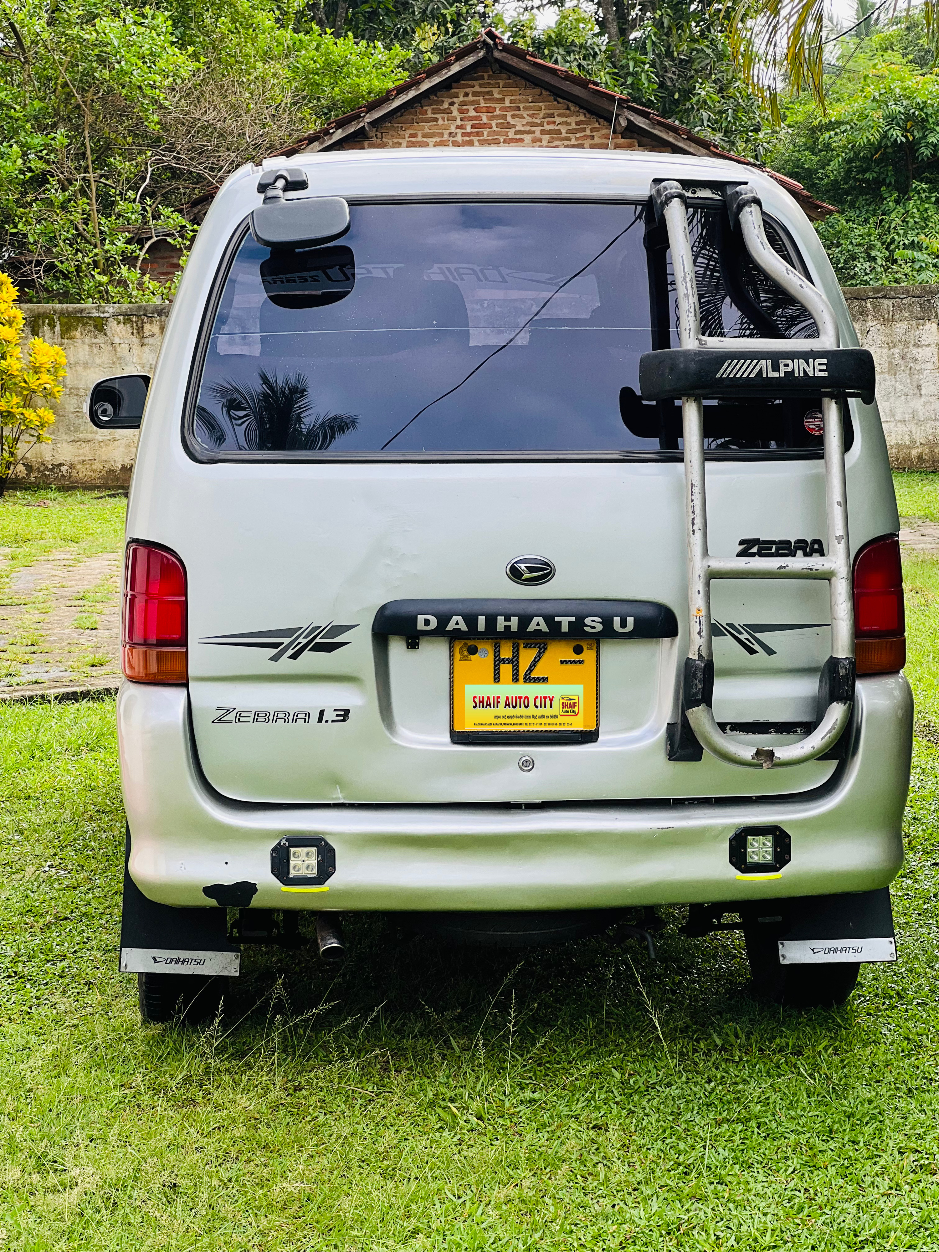 Daihatsu Zebra 1999 - பயன்படுத்தப்பட்டது வேன் sale in Sri Lanka - patpat.lk