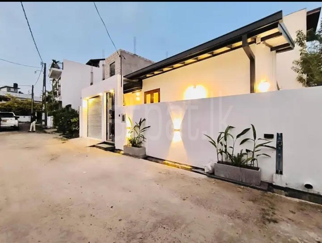 House for Sale in Athurugiriya
