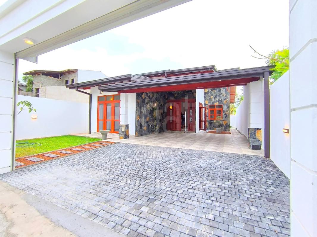 House for Sale in Athurugiriya
