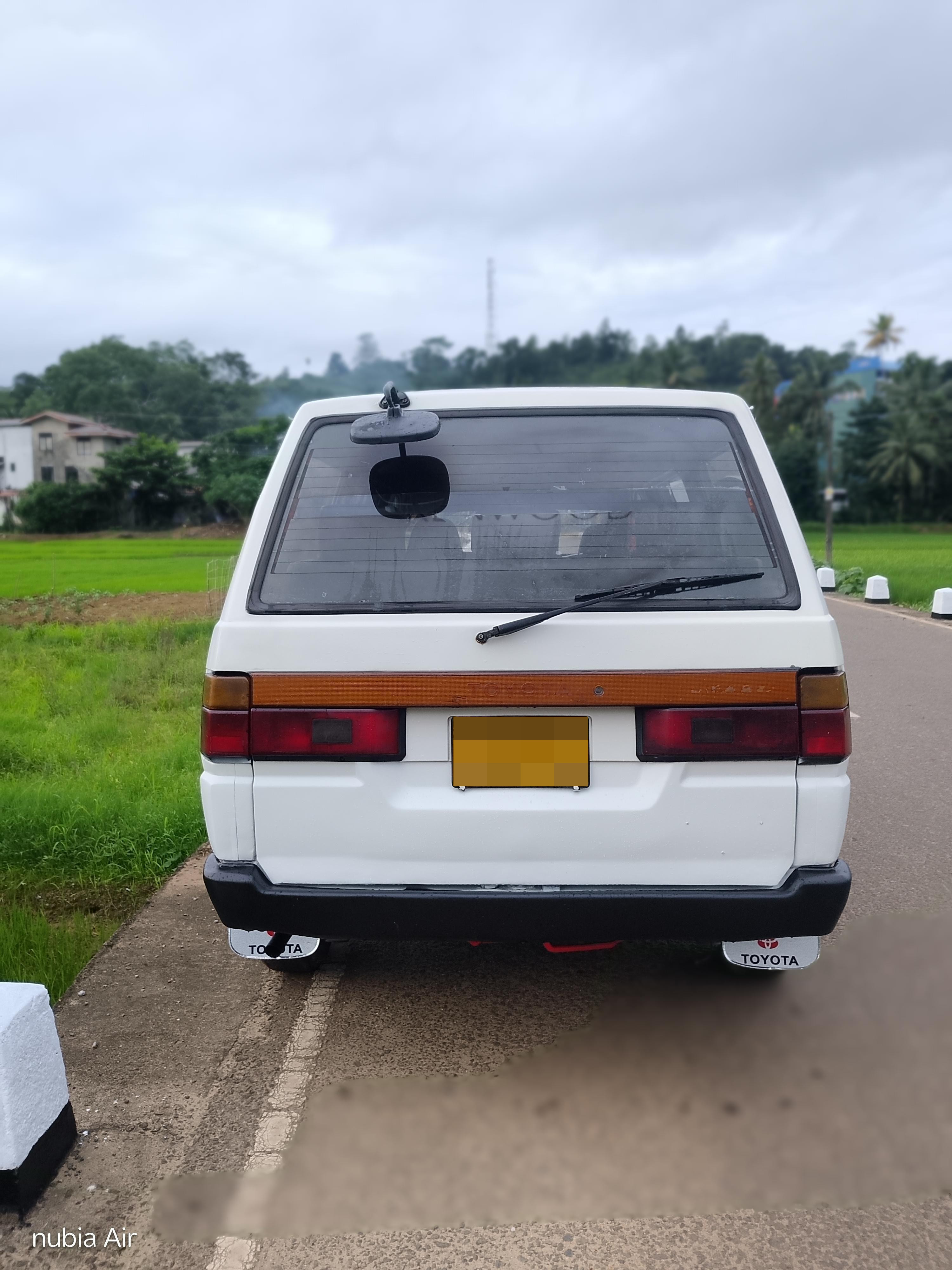 Toyota LITE ACE  1993 - மறுசீரமைக்கப்பட்டது வேன் sale in Sri Lanka - patpat.lk
