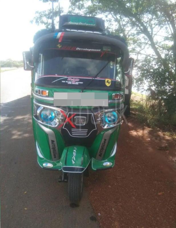 Bajaj Three Wheel 2014 - Reconditioned Three wheeler sale in Sri Lanka - patpat.lk