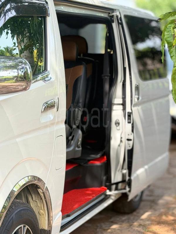 Toyota Hiace 2016 - பயன்படுத்தப்பட்டது வேன் sale in Sri Lanka - patpat.lk