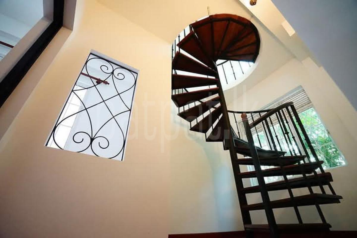 Advertisement image 6