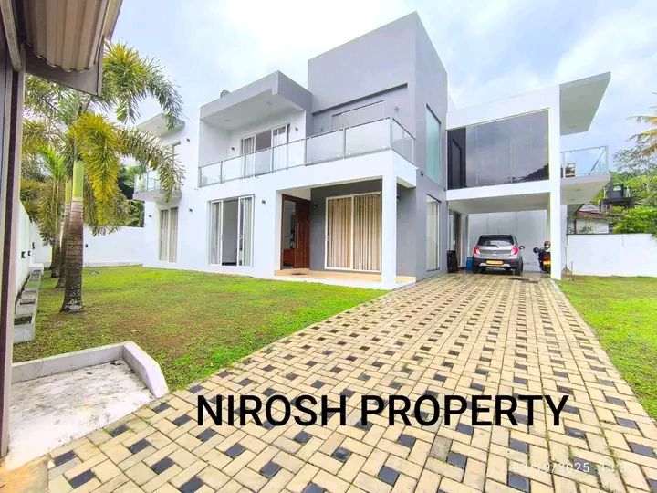 House for Sale in Athurugiriya