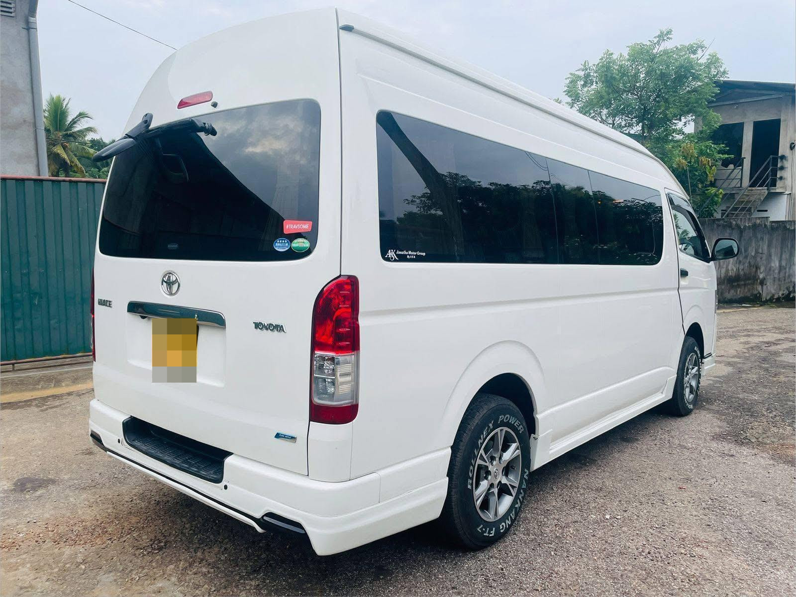 Toyota Hiace 2015 - மறுசீரமைக்கப்பட்டது வேன் sale in Sri Lanka - patpat.lk