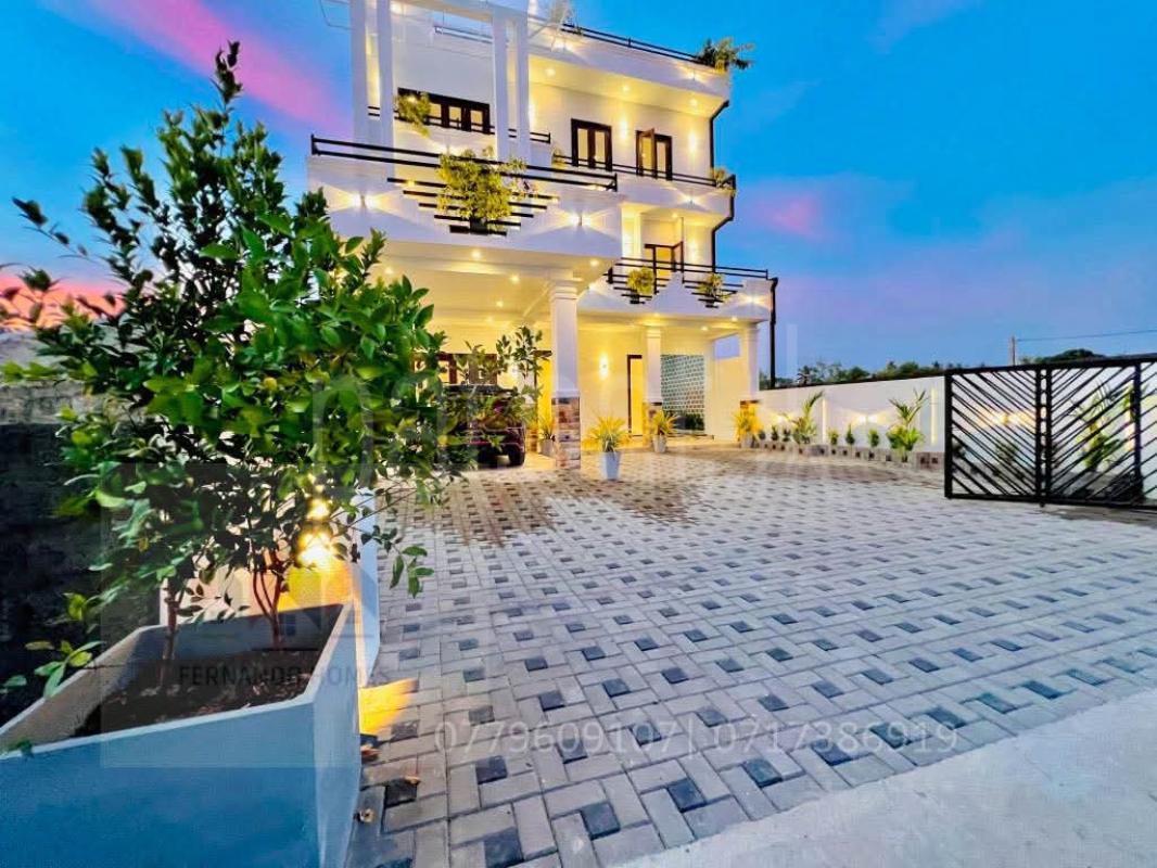 Advertisement image 6