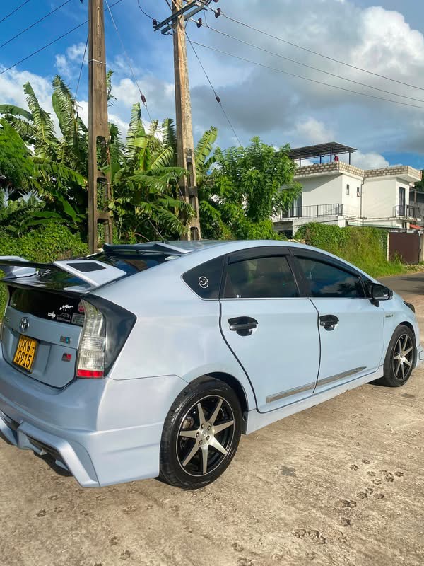 Toyota Prius 2010 - பயன்படுத்தப்பட்டது கார் sale in Sri Lanka - patpat.lk