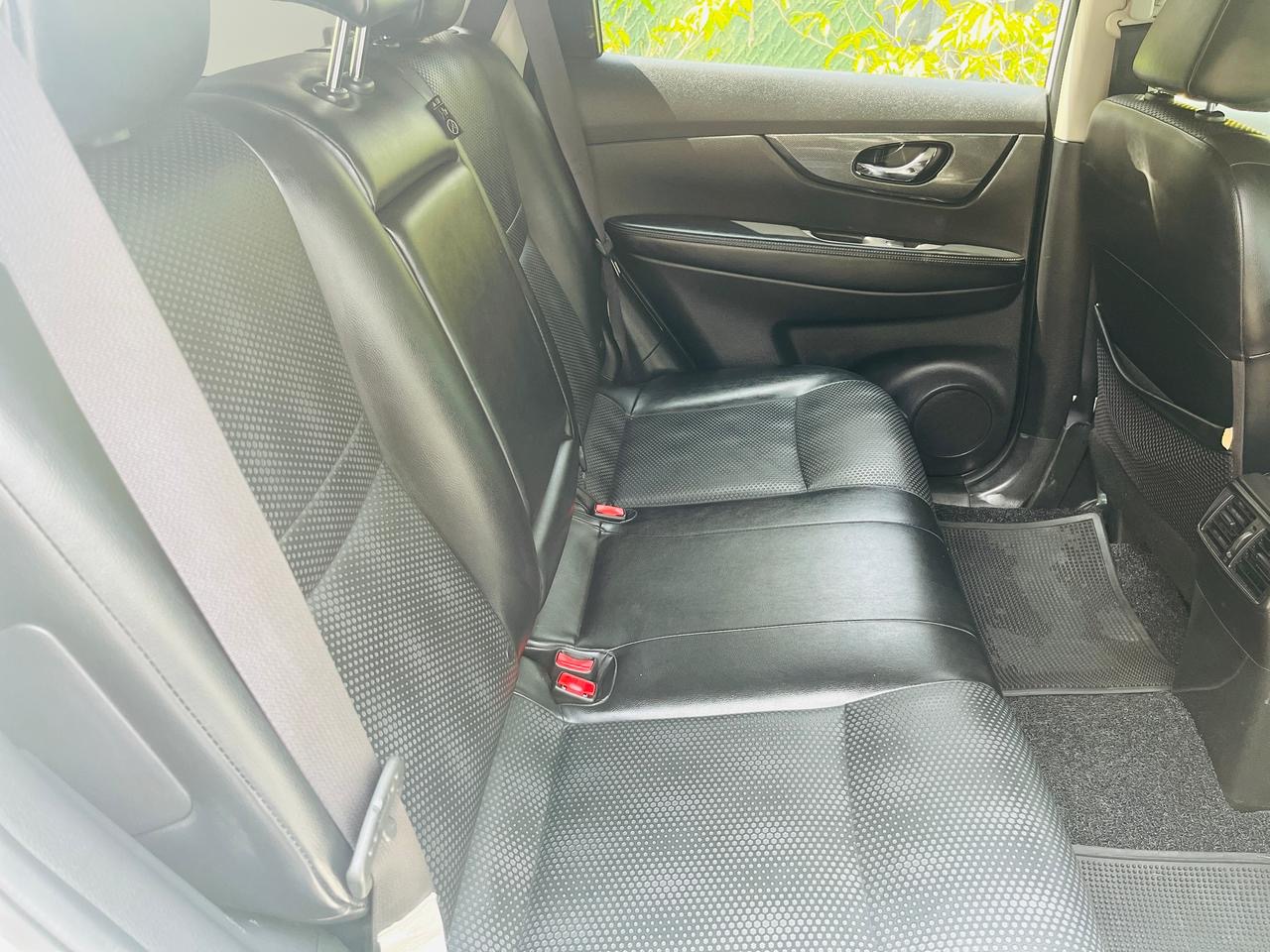 Nissan X Trail 2016 - பயன்படுத்தப்பட்டது SUV sale in Sri Lanka - patpat.lk