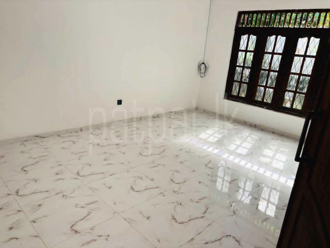 House for Sale in Weliveriya