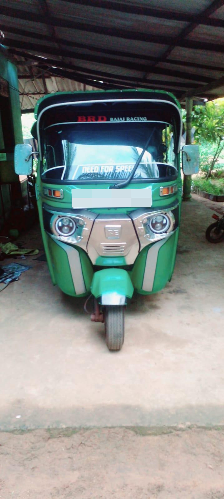 Bajaj 4 stroke 2015 - பயன்படுத்தப்பட்டது முச்சக்கர வண்டி sale in Sri Lanka - patpat.lk