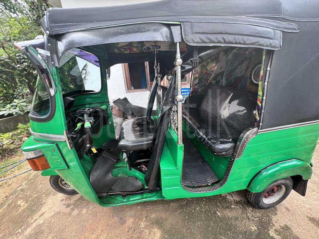 Bajaj Three Wheel 2011 - பயன்படுத்தப்பட்டது முச்சக்கர வண்டி sale in Sri Lanka - patpat.lk