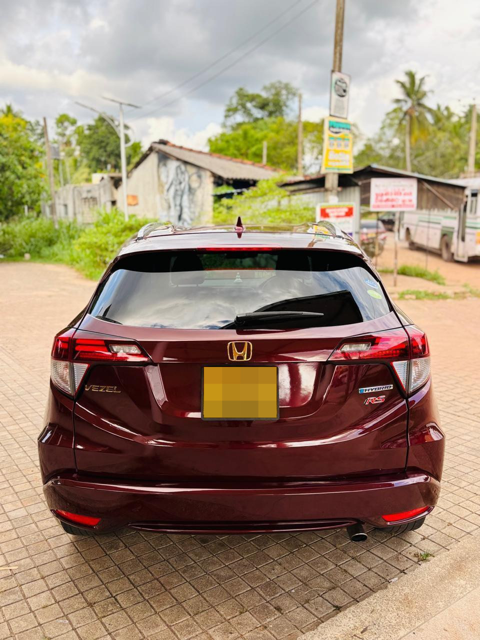 Honda Vezel 2014 - Used SUV sale in Sri Lanka - patpat.lk