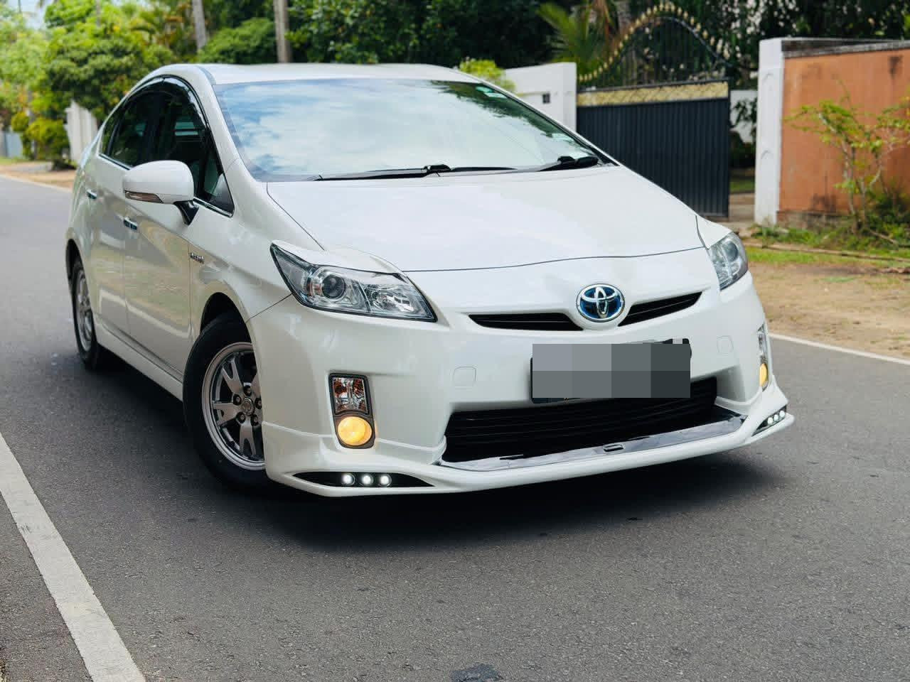 Toyota Prius 2011 ads-image-1