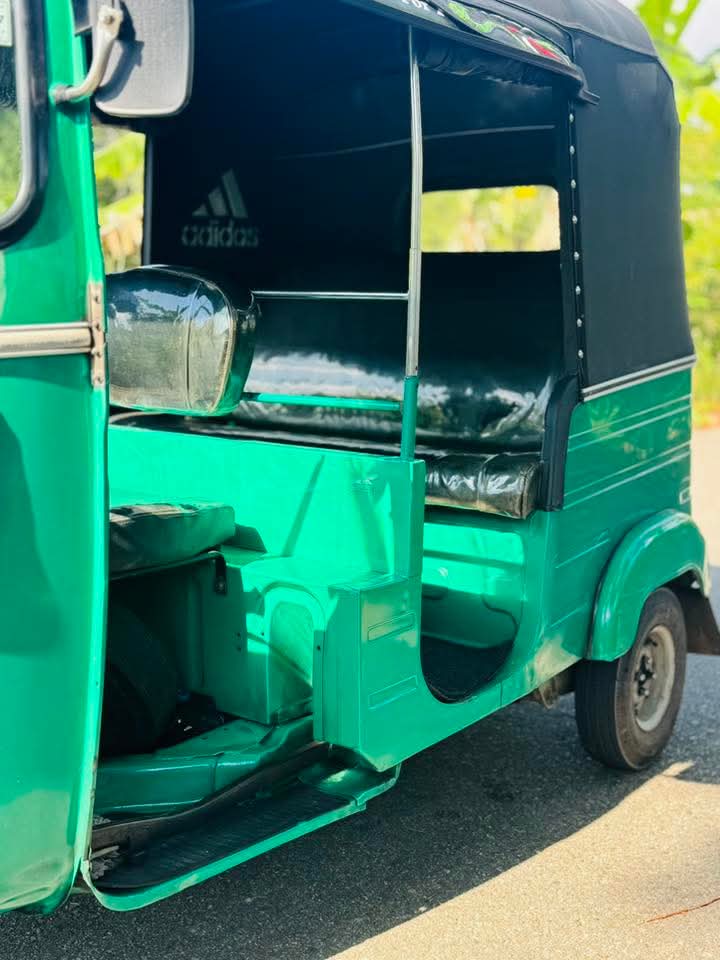 Bajaj Three Wheel 2015 - பயன்படுத்தப்பட்டது முச்சக்கர வண்டி sale in Sri Lanka - patpat.lk