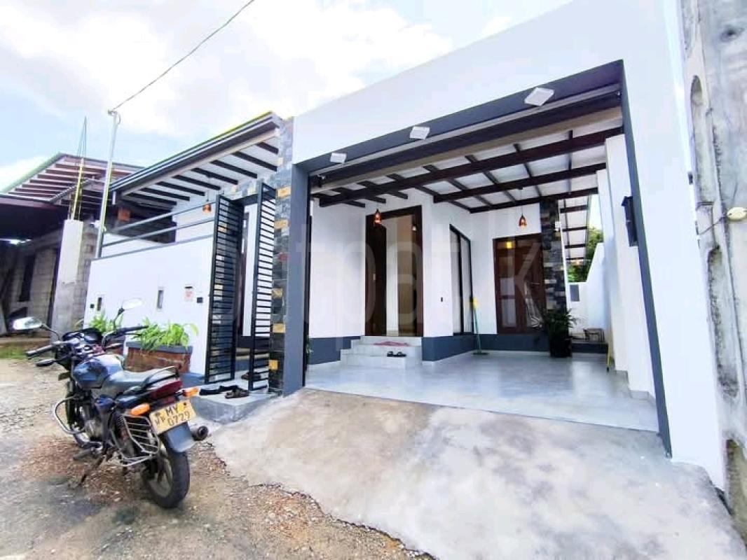 House for Sale in Athurugiriya