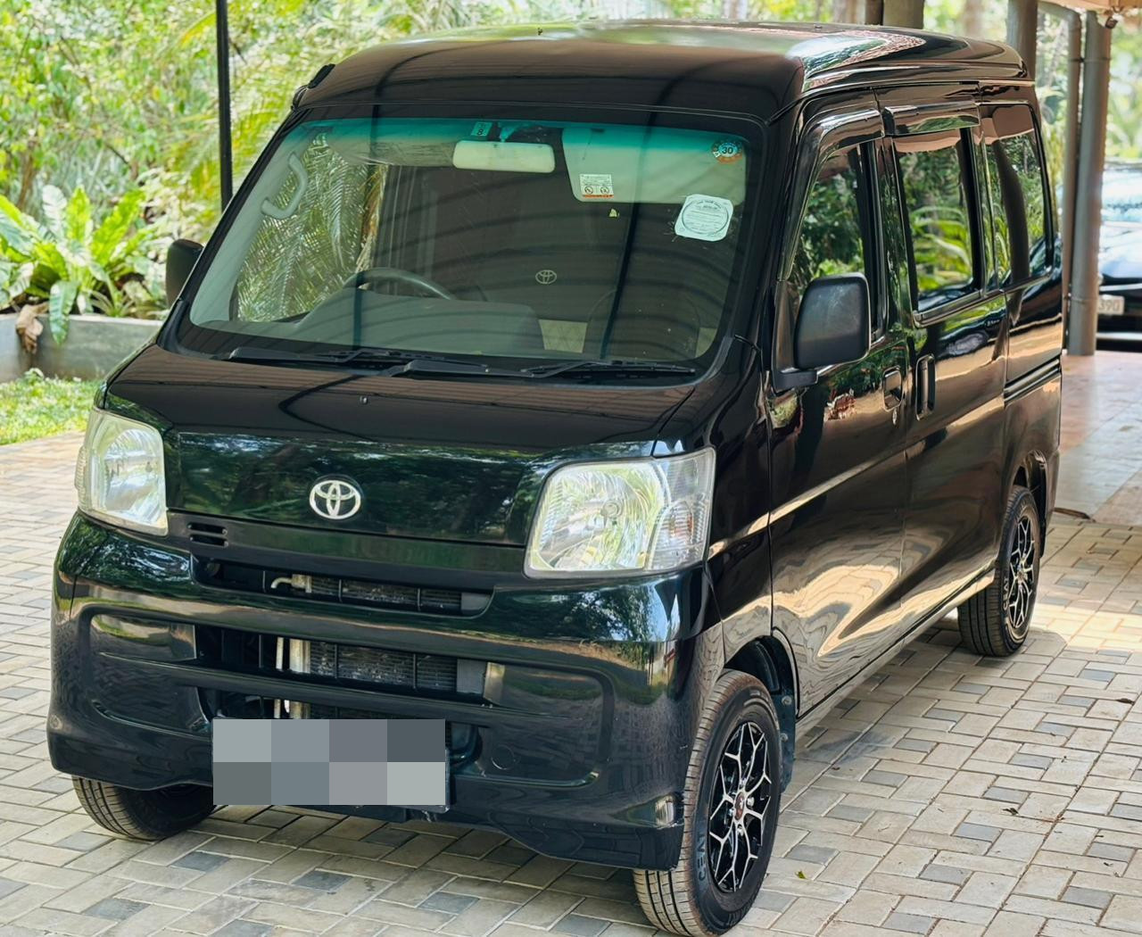 Toyota Pixis 2013 ads-image-1