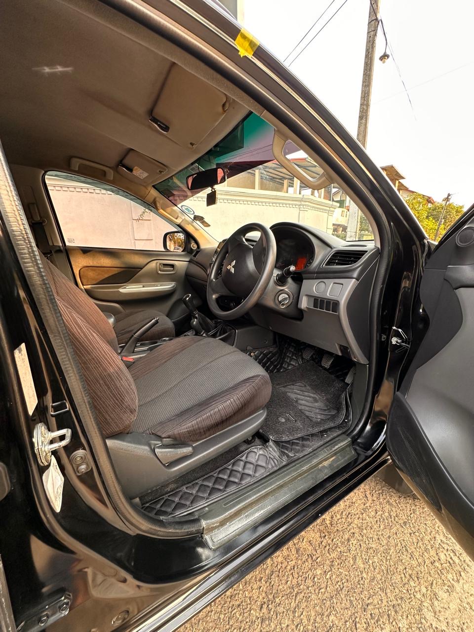 Mitsubishi L200 2016 - பயன்படுத்தப்பட்டது SUV sale in Sri Lanka - patpat.lk