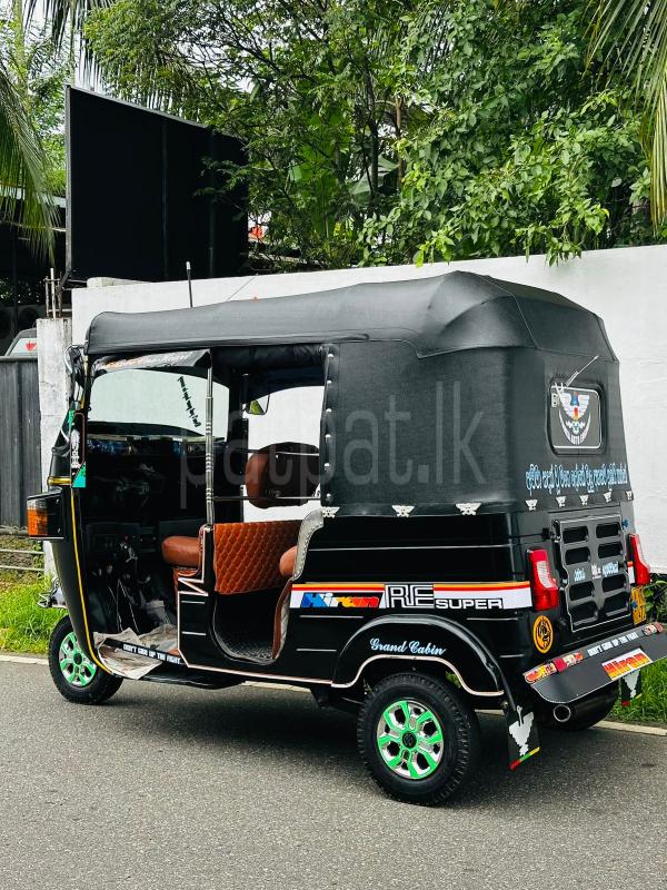Bajaj 4 stroke 2011 - பயன்படுத்தப்பட்டது முச்சக்கர வண்டி sale in Sri Lanka - patpat.lk