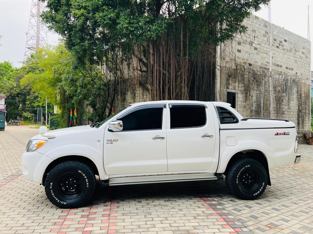 Toyota Hilux 2007 - භාවිතා කරන ලද භාණ්ඩ ප්‍රවාහන sale in Sri Lanka - patpat.lk