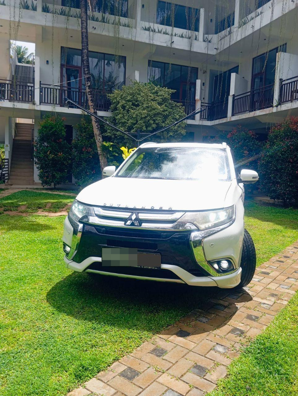 Mitsubishi Outlander 2015 ads-image-1