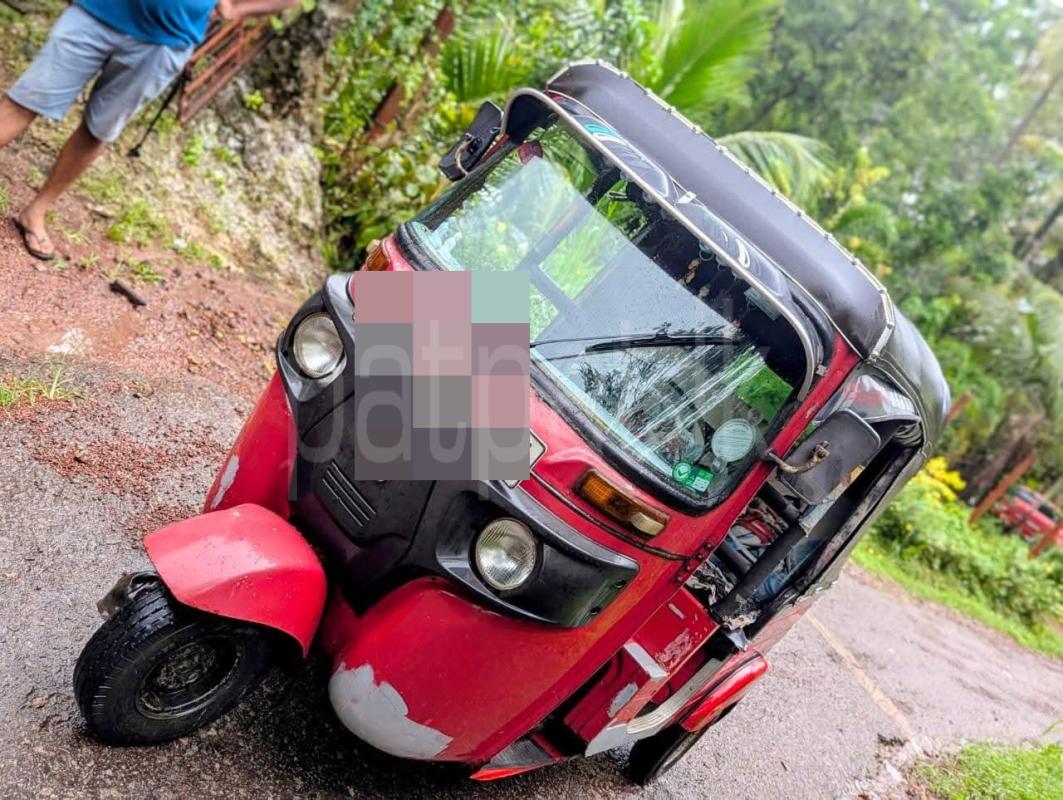 Bajaj 4 stroke 2015 - Used Three wheeler sale in Sri Lanka - patpat.lk