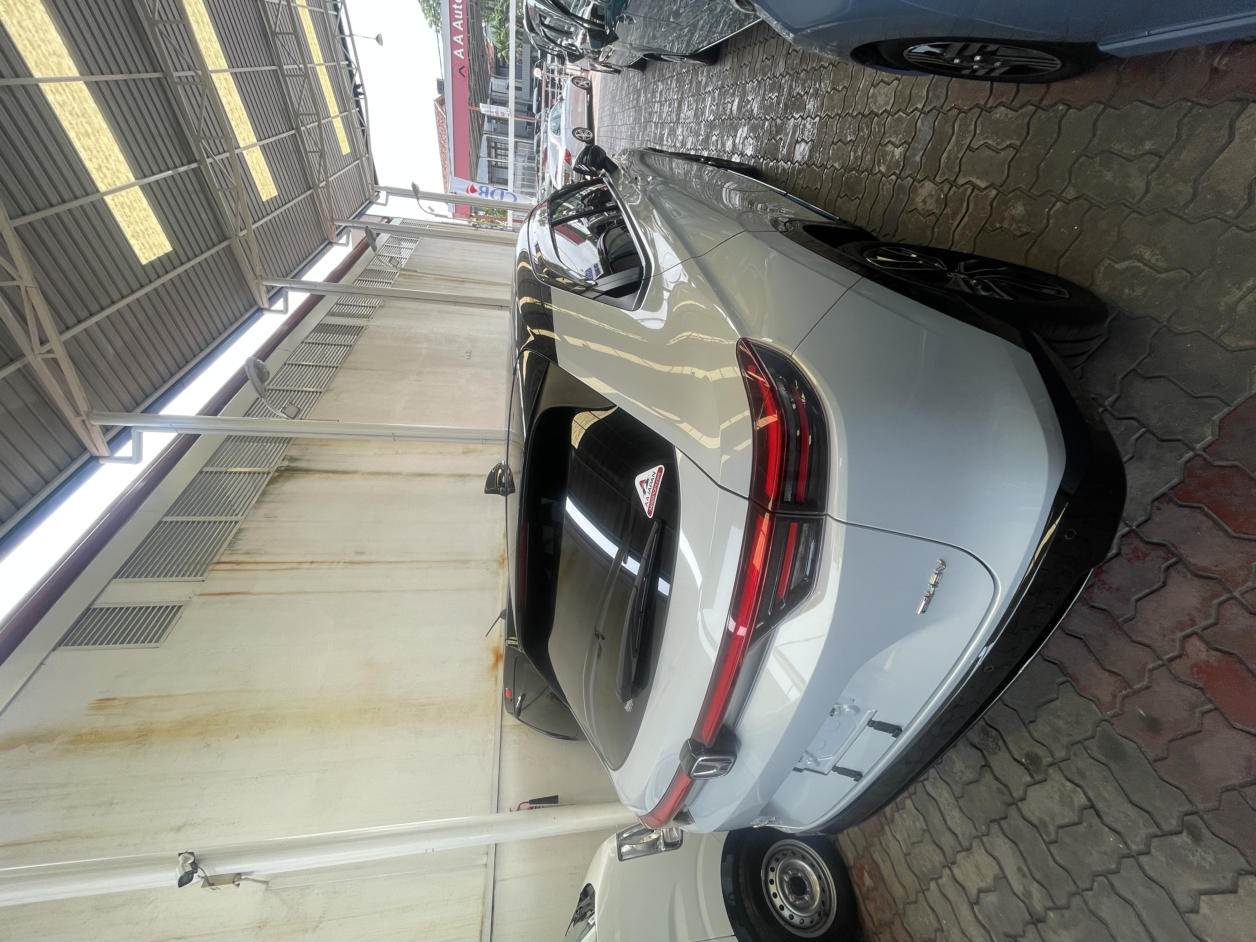 Honda Vezel 2024 - Reconditioned SUV sale in Sri Lanka - patpat.lk