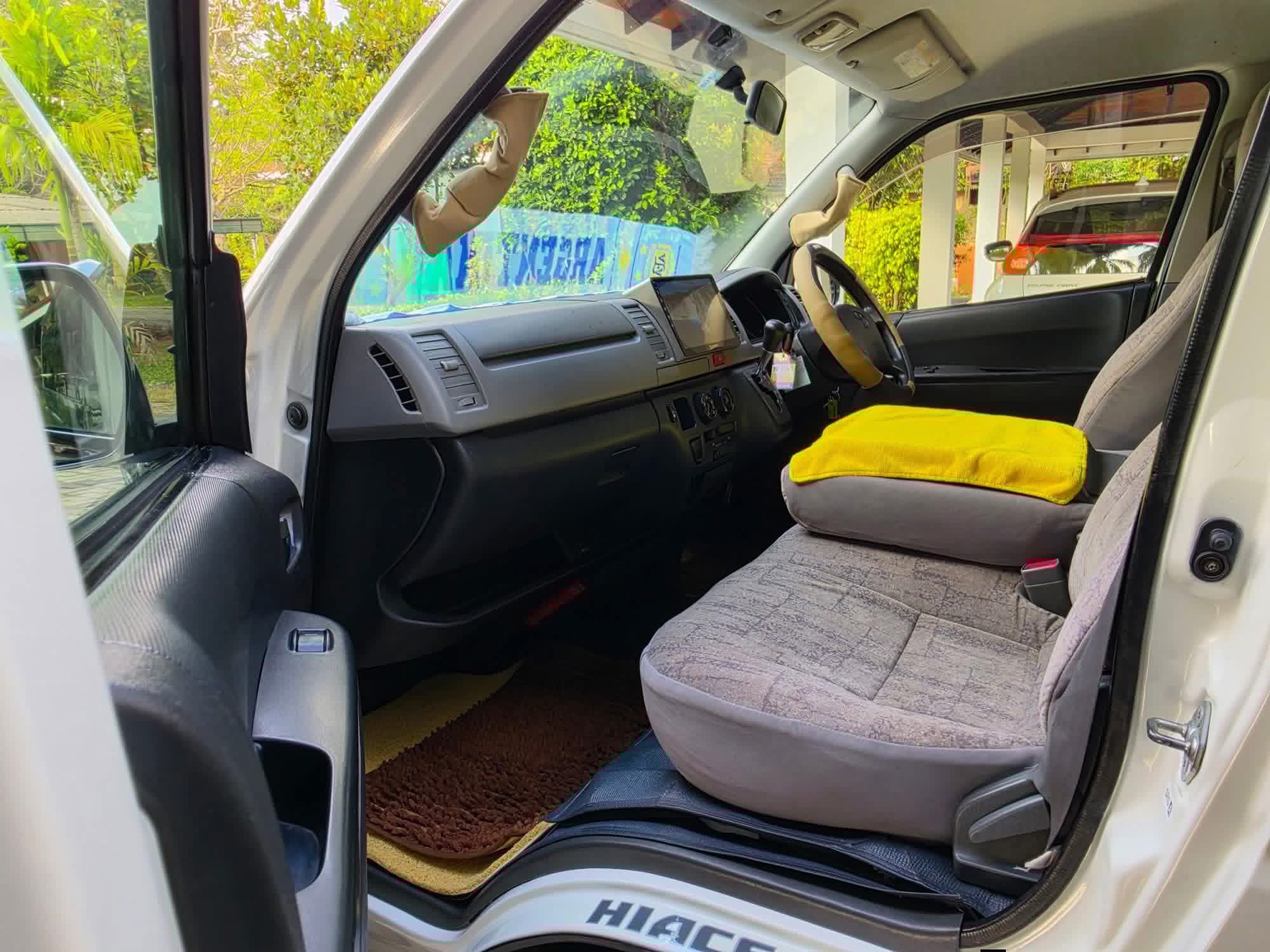 Toyota Hiace 2006 - Used Van sale in Sri Lanka - patpat.lk