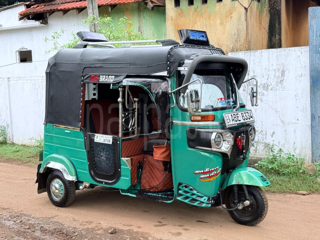 Bajaj 4 stroke 2015 - பயன்படுத்தப்பட்டது முச்சக்கர வண்டி sale in Sri Lanka - patpat.lk