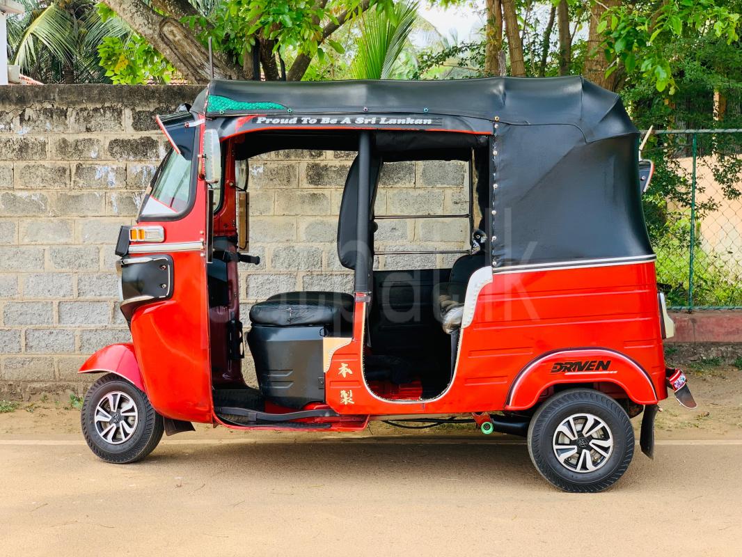 Bajaj Three Wheel 2017 - பயன்படுத்தப்பட்டது முச்சக்கர வண்டி sale in Sri Lanka - patpat.lk