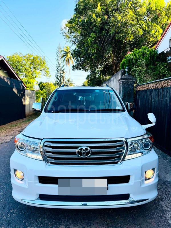 Toyota Land Cruiser 2011 - பயன்படுத்தப்பட்டது SUV sale in Sri Lanka - patpat.lk