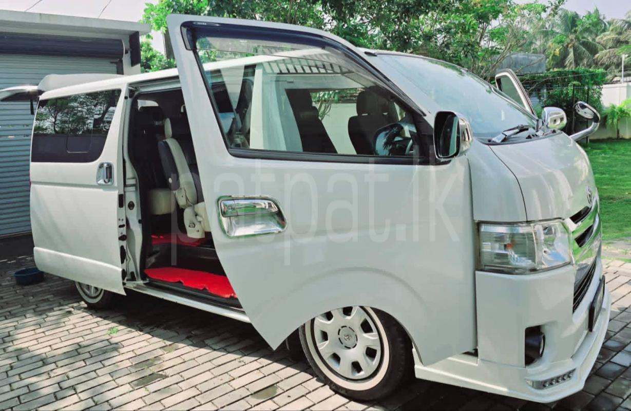 Toyota Hiace 2015 - பயன்படுத்தப்பட்டது வேன் sale in Sri Lanka - patpat.lk