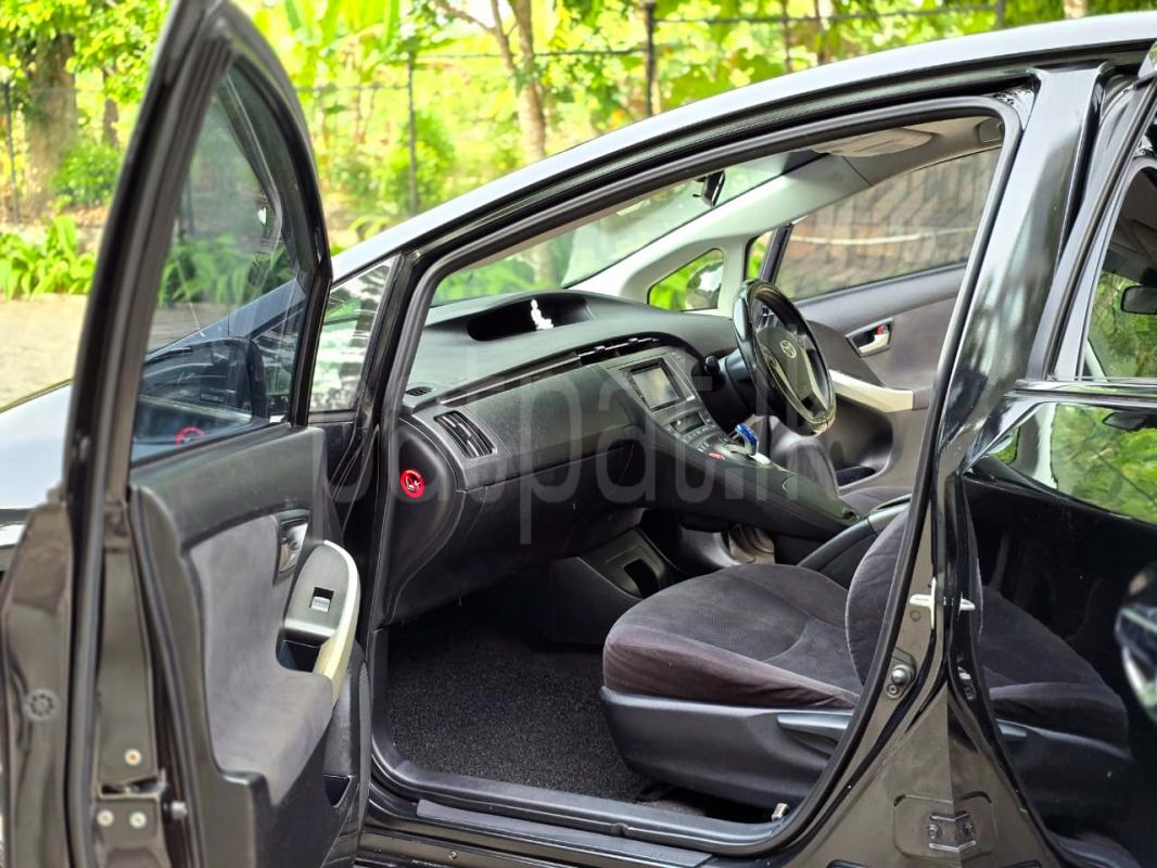 Toyota Prius 2013 - பயன்படுத்தப்பட்டது கார் sale in Sri Lanka - patpat.lk