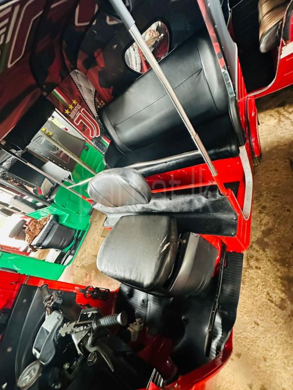 Bajaj 4 stroke 2016 - பயன்படுத்தப்பட்டது முச்சக்கர வண்டி sale in Sri Lanka - patpat.lk