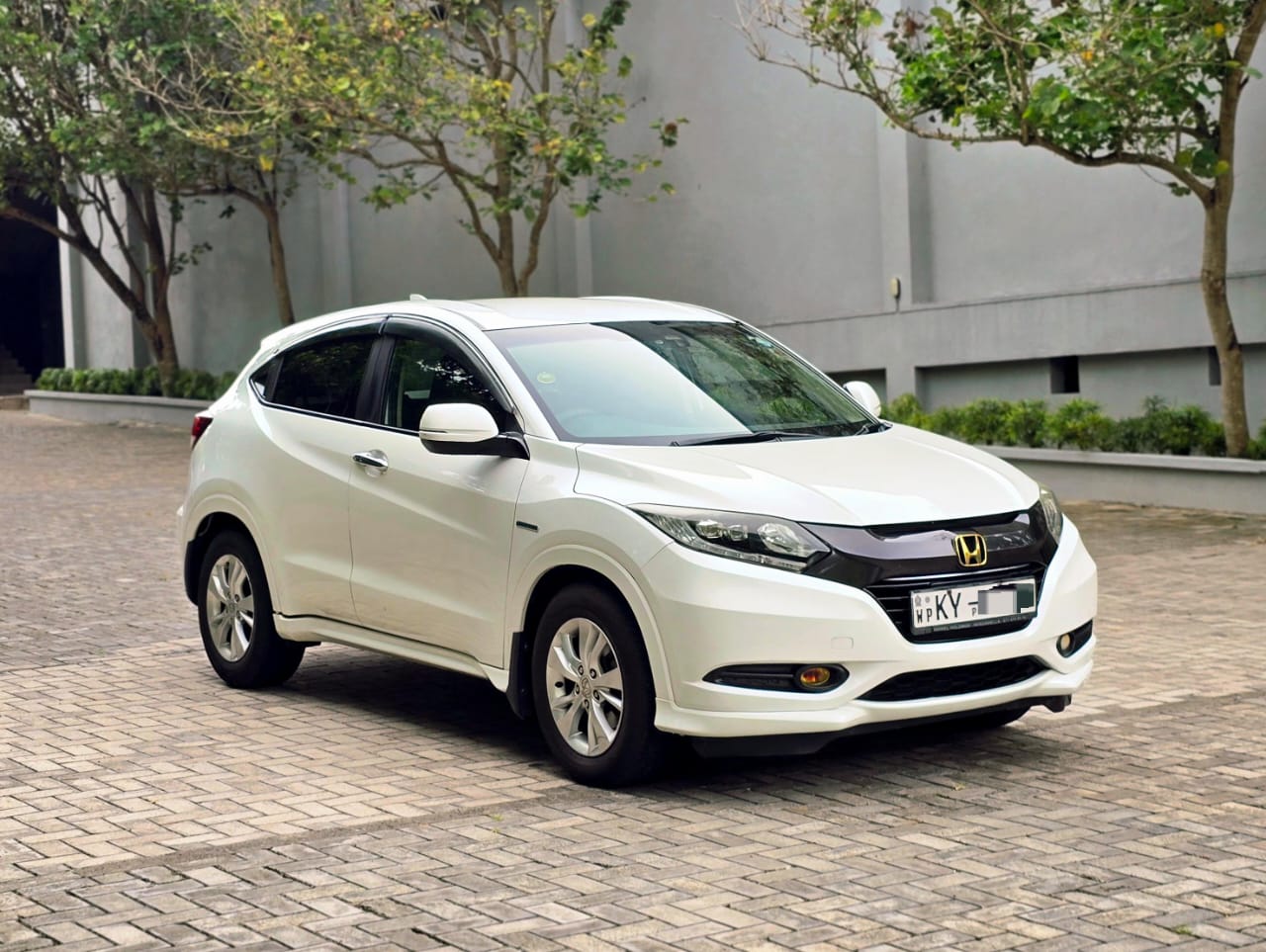 Honda Vezel 2014 - Used SUV sale in Sri Lanka - patpat.lk