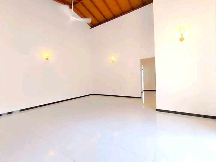 House for Sale in Athurugiriya