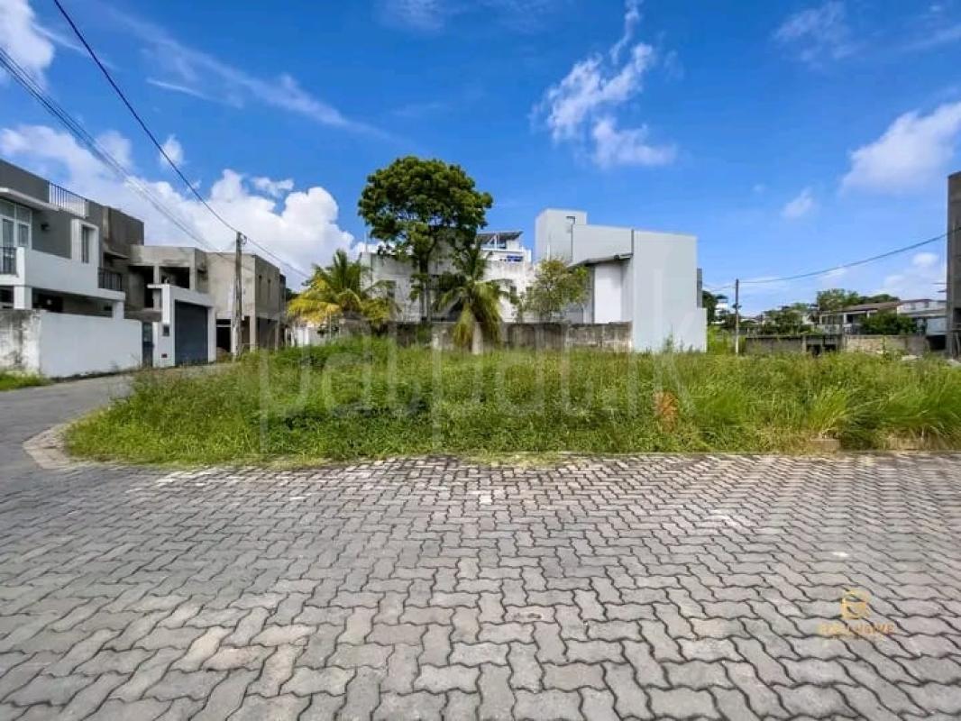 Commercial Land for Sale in Mount Lavinia ads-image-1