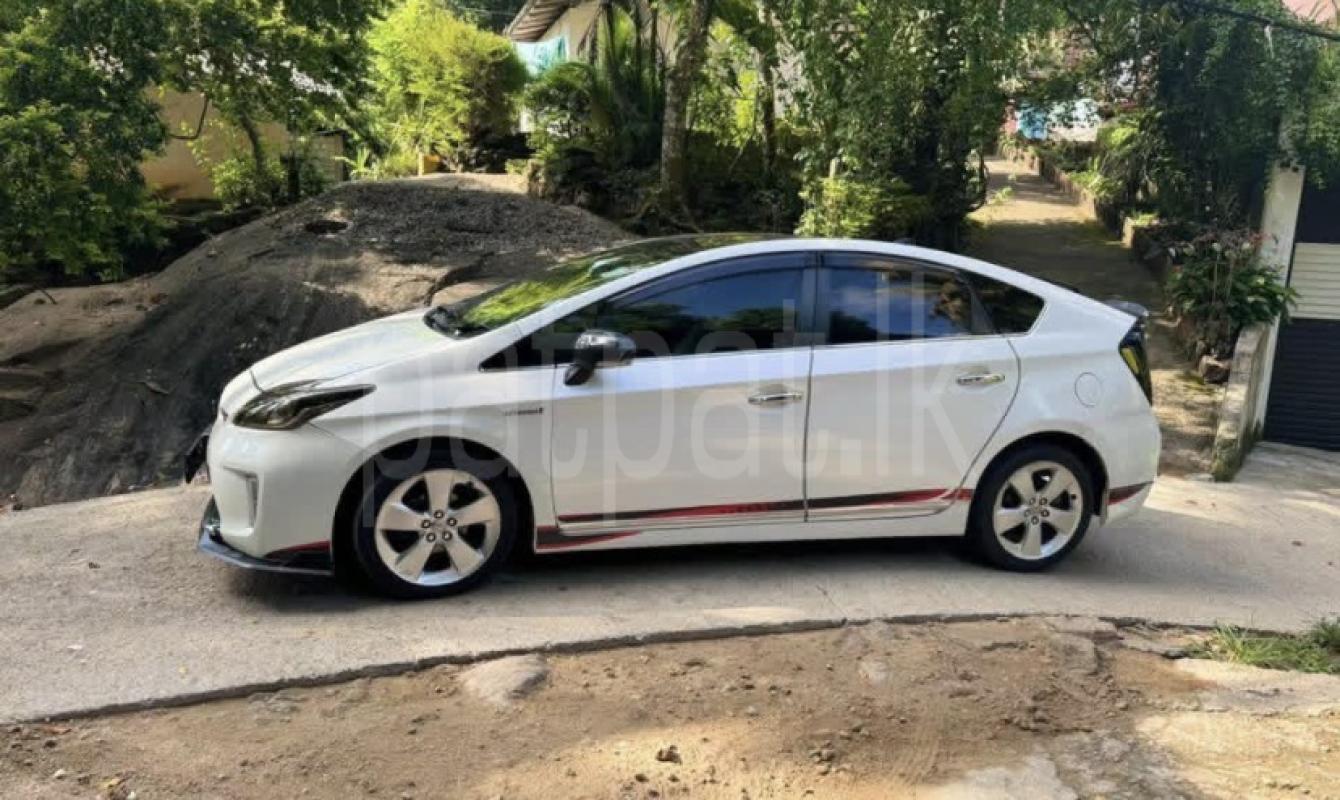 Toyota Prius 2014 - பயன்படுத்தப்பட்டது கார் sale in Sri Lanka - patpat.lk