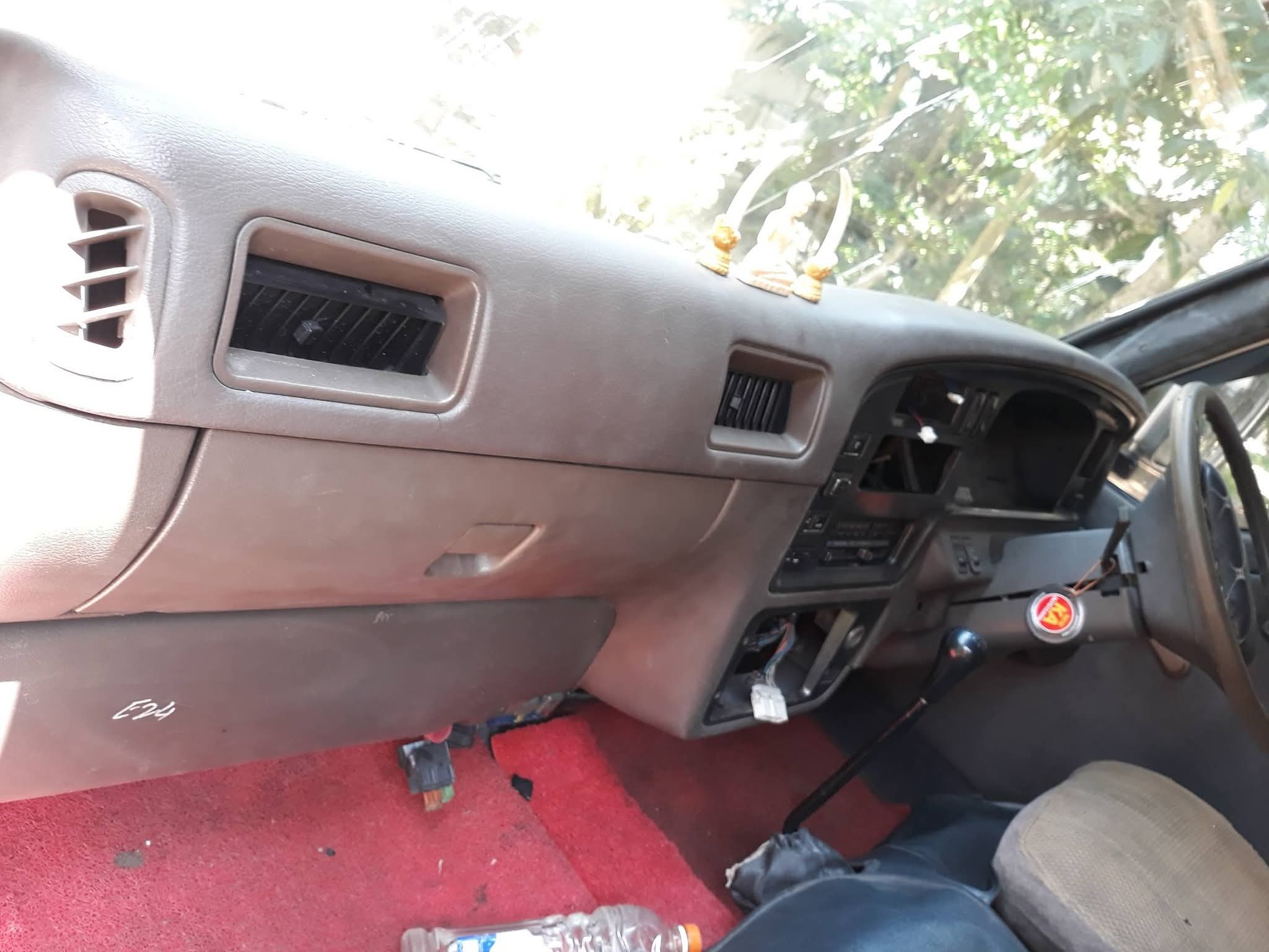 Nissan Caravan 1993 - Used Van sale in Sri Lanka - patpat.lk