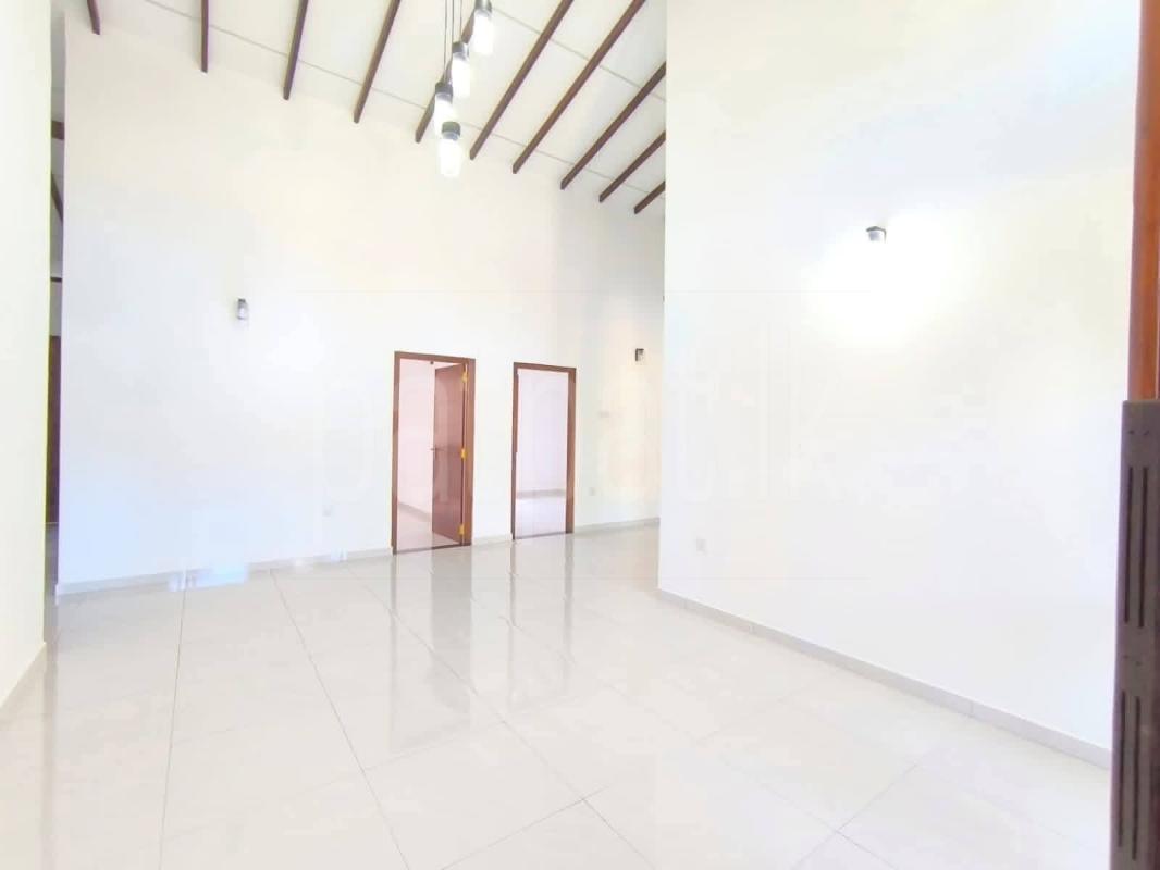 House for Sale in Athurugiriya