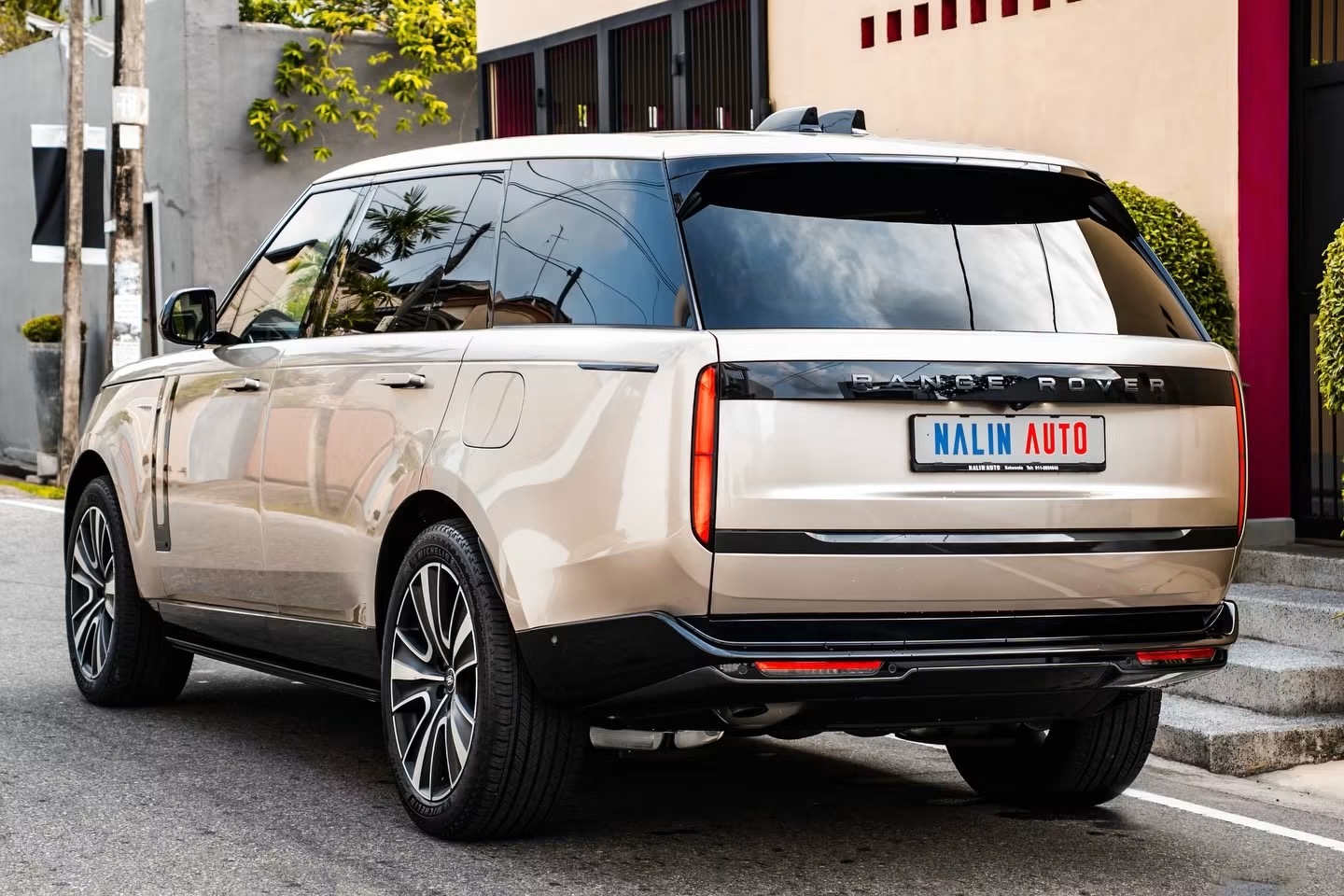Land Rover Range Rover 2025 - சான்றளிக்கப்பட்டது SUV sale in Sri Lanka - patpat.lk