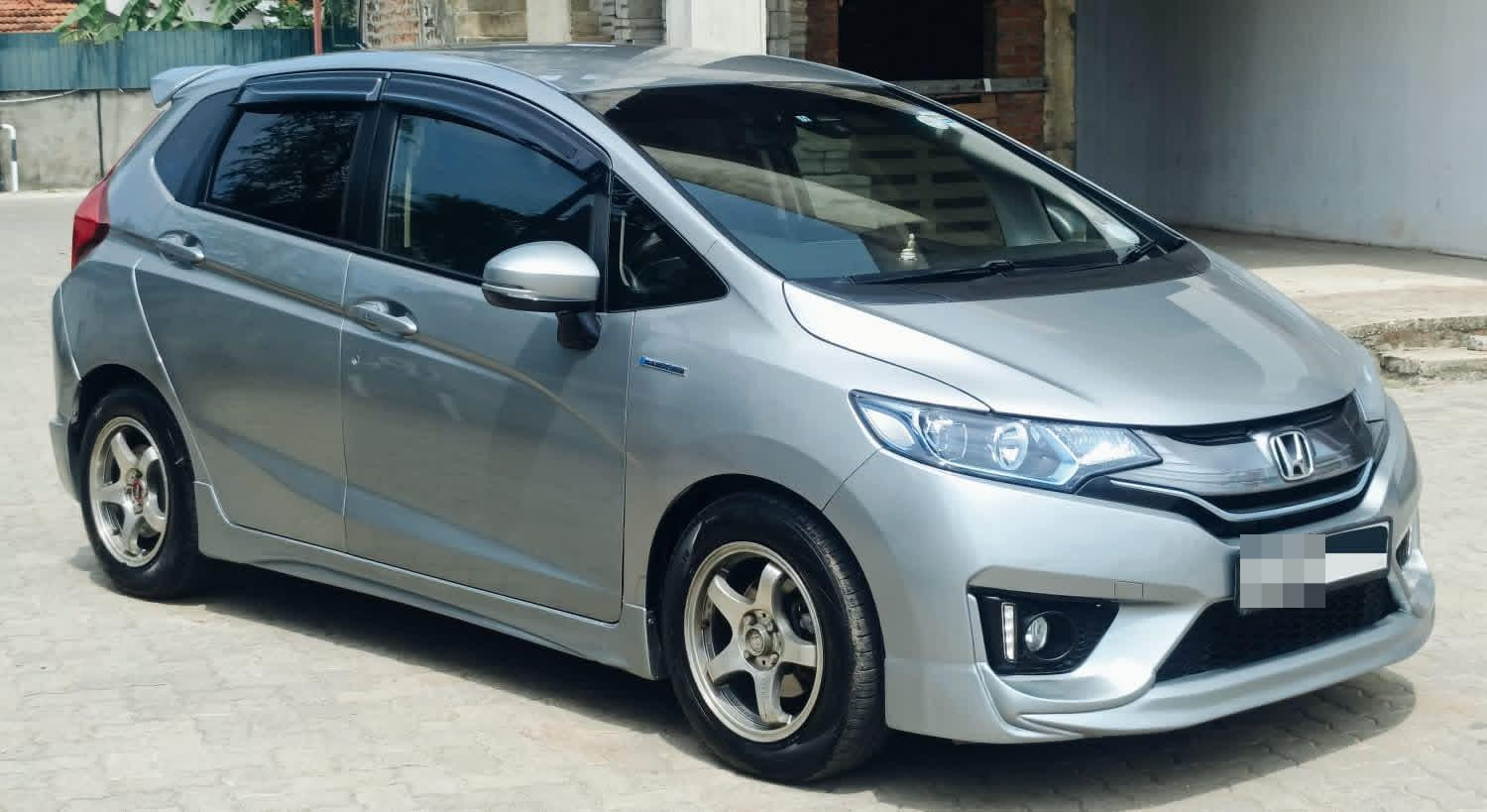 Honda Fit 2015 - නැවත සකස් කල කාර් sale in Sri Lanka - patpat.lk